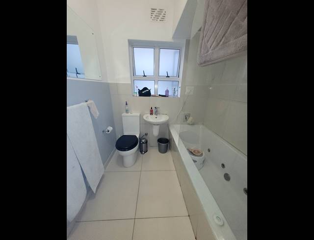 2 BEDROOM APARTMENT RENTED IN ORANJEZICHT